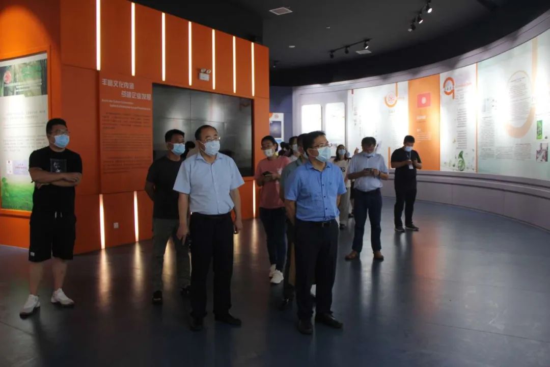 第二屆日照海洋生物產(chǎn)業(yè)高質(zhì)量發(fā)展論壇專家來潔晶集團參觀