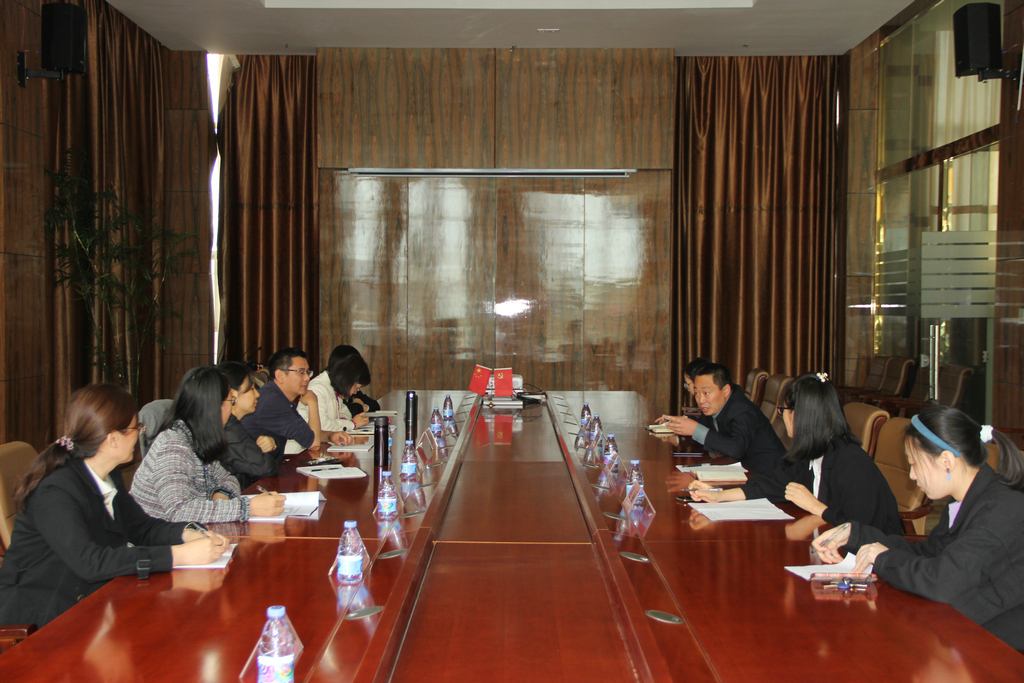 省標(biāo)準(zhǔn)化研究院及市區(qū)有關(guān)領(lǐng)導(dǎo)來潔晶進行專標(biāo)融合調(diào)研